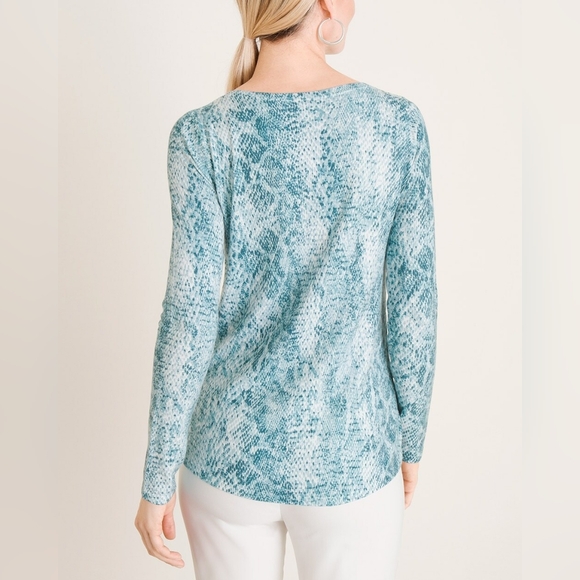 Chico's Blue Reptile Snake Print Bateau Neck Light Sweater Women's Size Large L - Picture 3 of 13